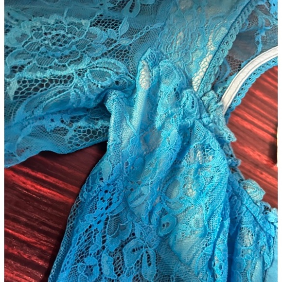 Blue XS Urban Outfitters Lace Going Out Top - Picture 3 of 3